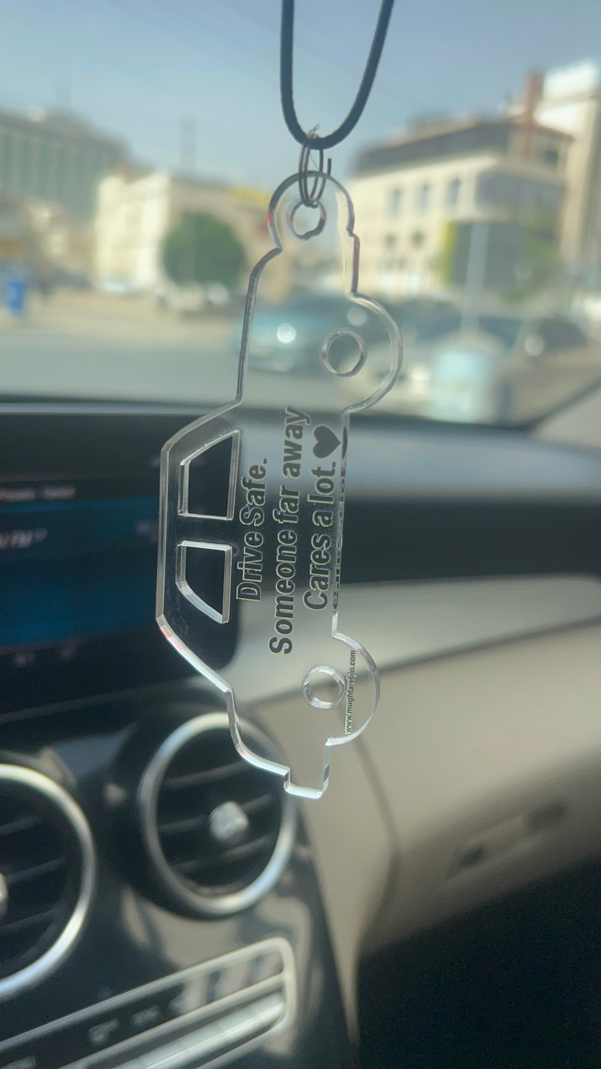 Rearview Mirror Charm قلادة اكريليك
