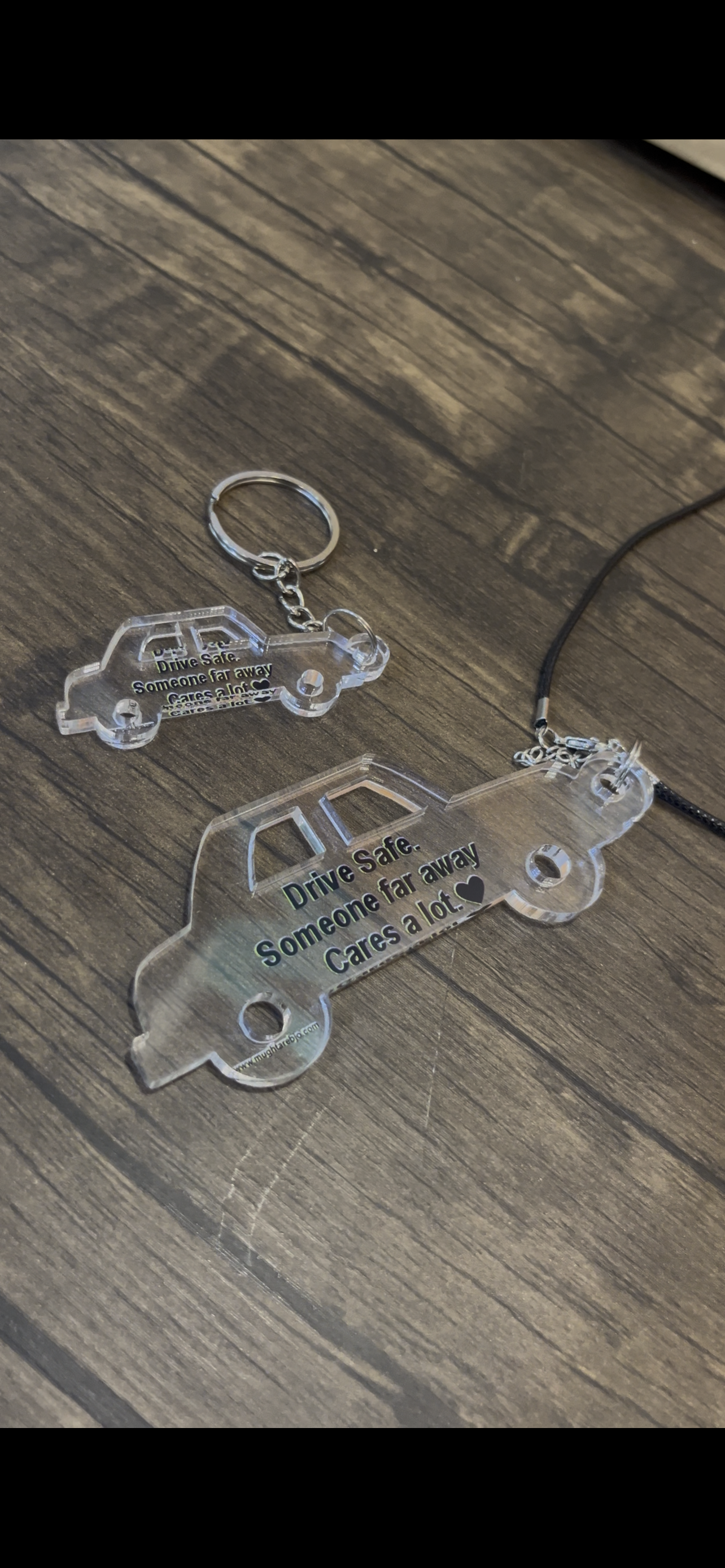 Rearview Mirror Charm قلادة اكريليك